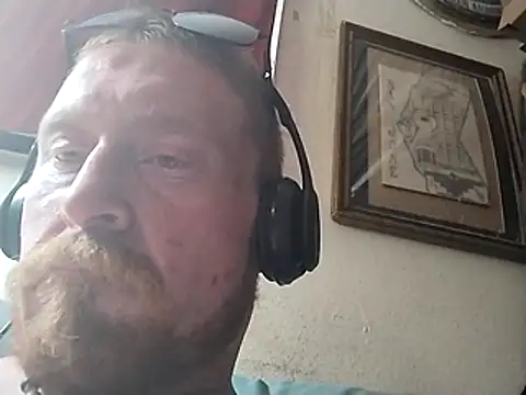 That1HungGinger webcam