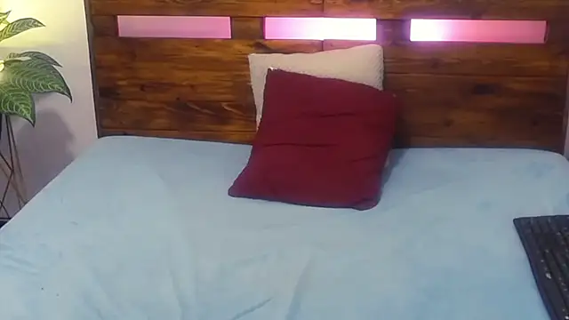 Yeseniaa25_ webcam