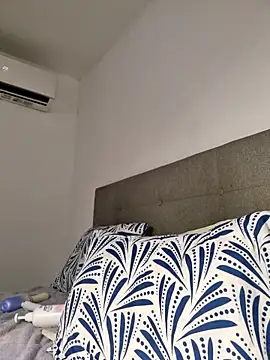 VelvetCurls webcam