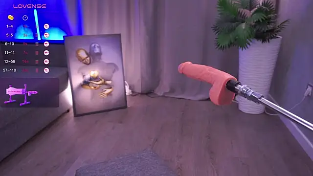 MentallyMonika webcam