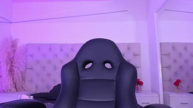 CarolineFyre webcam