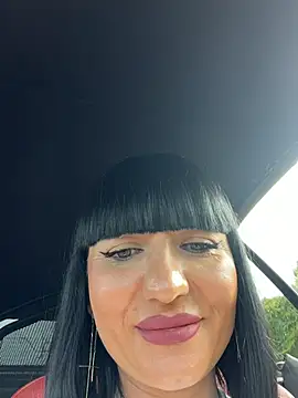 mysticcleo (Ask my age) - Topless fuori dall'auto