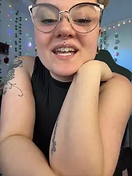 Webcam Model (CurvesNChaos)  is live.Free join now!