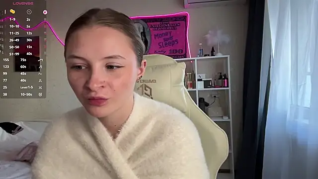 vibevi (F young) - Show off my juicy boobs