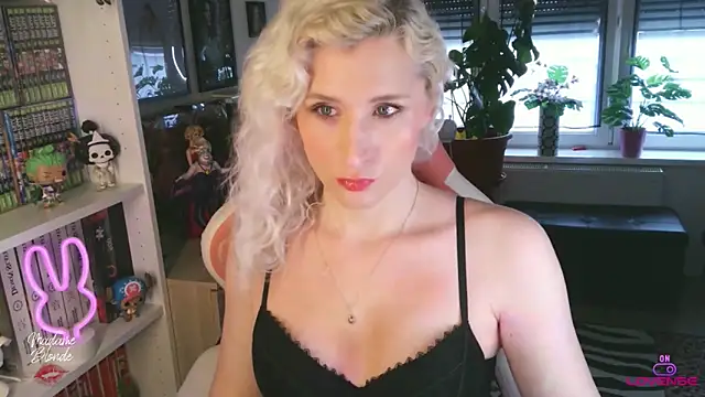 Madame_Blonde webcam