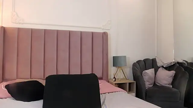LiaTrainor webcam