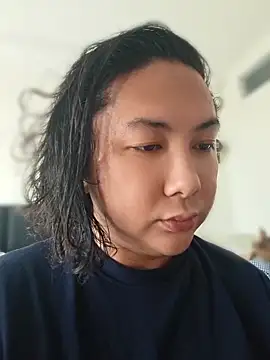 WildHugeCum100 webcam