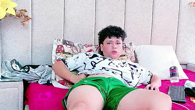 NikiEvanz webcam