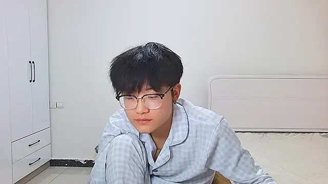 kk-cuteboy - KK-cuteboy's free webcam - UK Sex Cams
