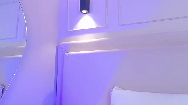 NaomiKlarc webcam