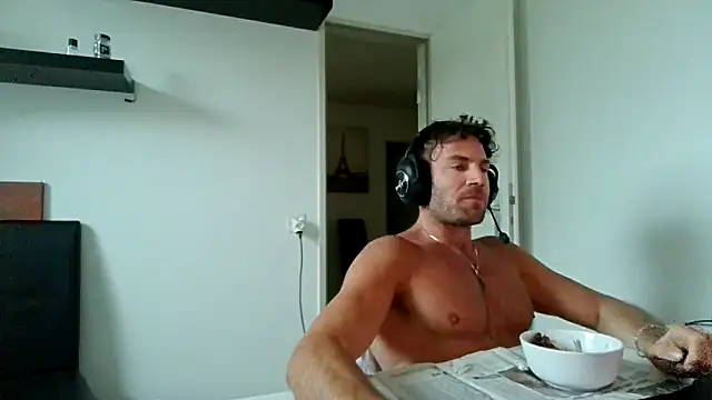 alpha-hunk - Alpha-hunk's free webcam - UK Sex Cams