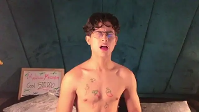 Aaron_Eze webcam