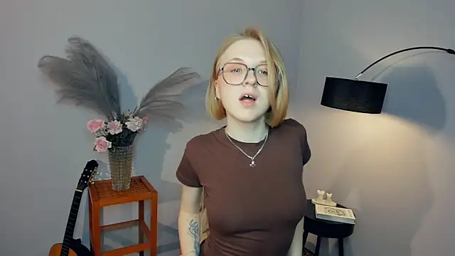 CaylaFahrni webcam