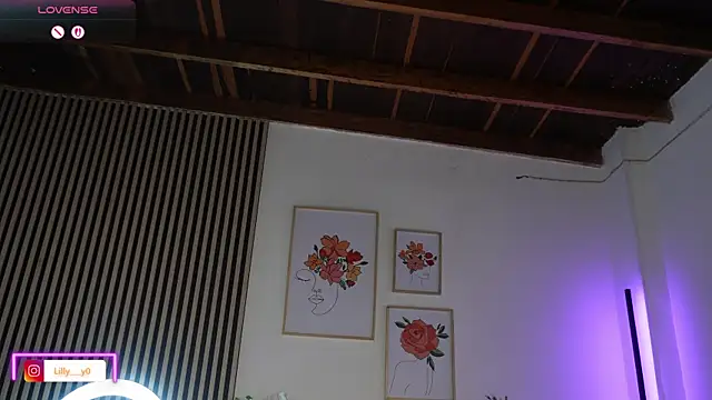 LillyDolls23 webcam