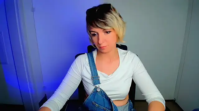 Lana_Foxyy webcam