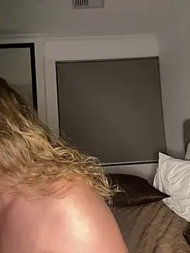 KristinaLouu webcam