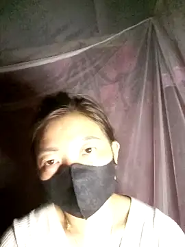 Bling-pusy webcam