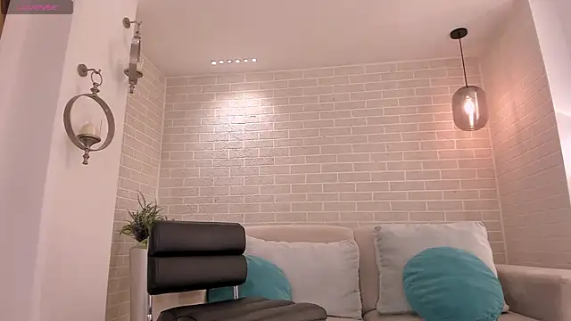 MaryLewis_ webcam