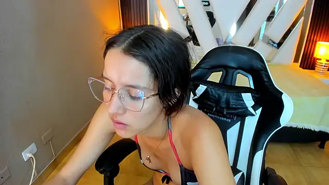 Linda4Petite webcam
