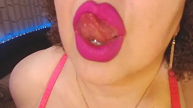 BustyKatty webcam