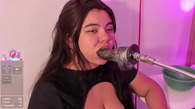 klhoe_boobs webcam
