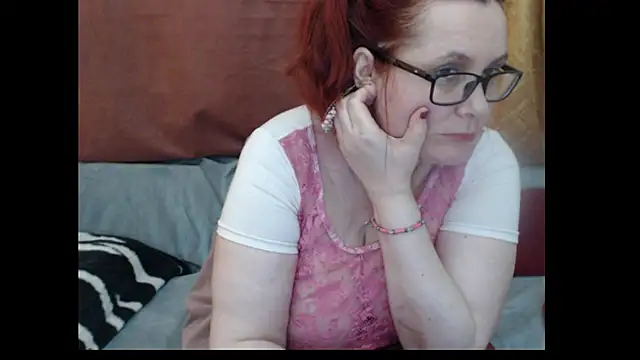 PlayfullMature webcam