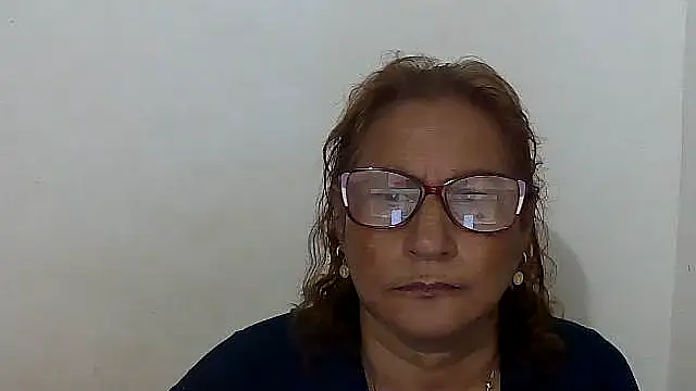 charrysexy1 (F mature) - agua  luminosa pussy