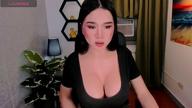 xBigSurpriseLorainex webcam