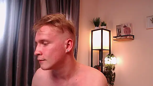 AlexxSweet webcam