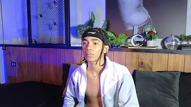 AlanCutee webcam