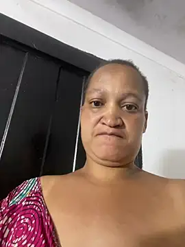 XHotJuicyBootyXX webcam