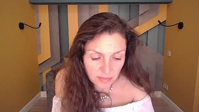 EllaLong webcam