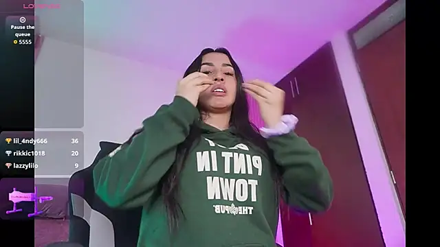 Leila Petite E (Leila_petitee_)