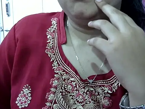 Cute_Aliyaa webcam