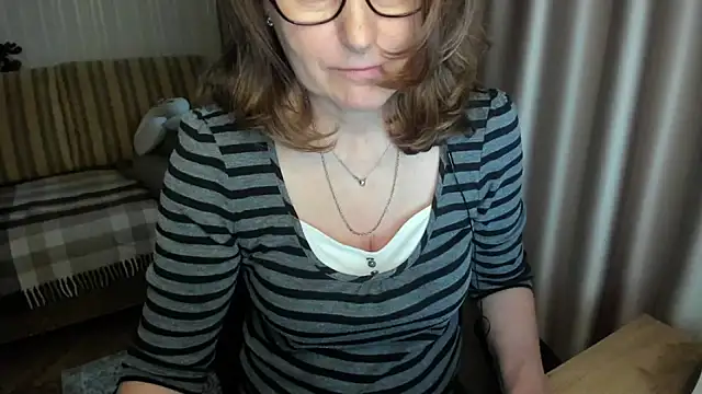 lauraoven - Lauraoven's free webcam - UK Sex Cams