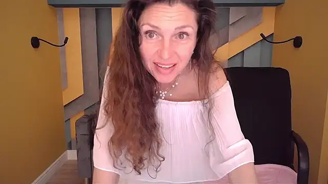 EllaLong webcam
