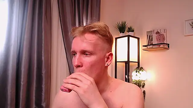 AlexxSweet webcam