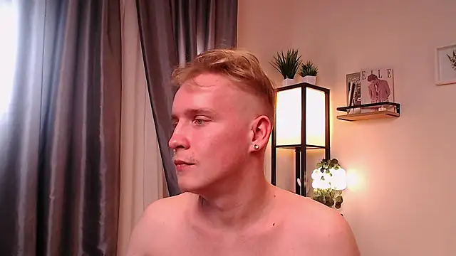 AlexxSweet webcam