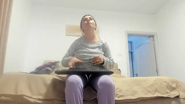 Hottalicia2 webcam