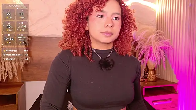 lara_curly webcam