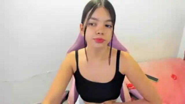 shy_luna18 webcam