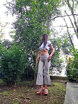 yuky_ta (F milf) - SNEAKY DILDO RIDE TILL SQUIRT PUBLIC