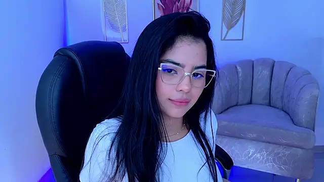 Layla_Breezee webcam