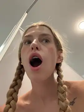 kira_mia webcam