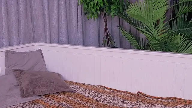 JulyMilky webcam