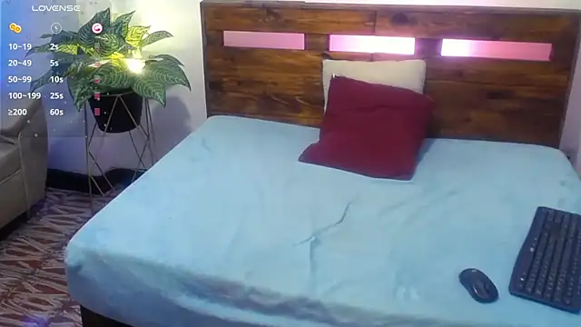 Yeseniaa25_ webcam