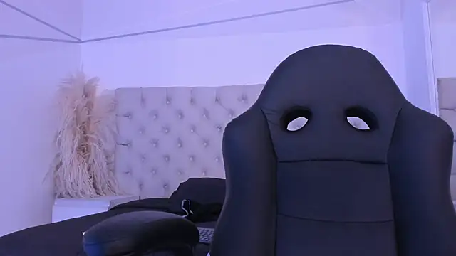 CarolineFyre webcam