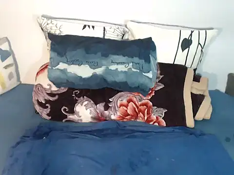 Bustydiva83 webcam