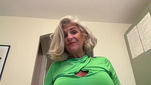 NaughtyMonicaUK webcam