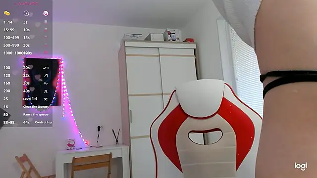 HotCarolineXO webcam